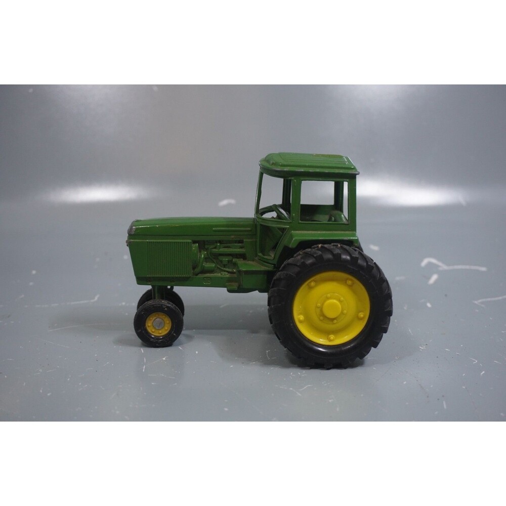 Vintage John Deere 3140 Tractor Ertl 1/32 Scale Die Cast Metal with Cab & Hitch